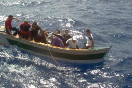 عاجل : إنقاذ 6 “حرَّاگة” واختفاء 9 آخرين بسواحل “سيدي إفني”