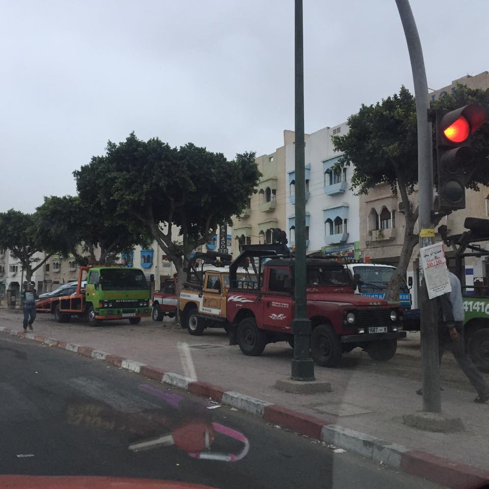 أكاديريون يطلقون حملة “حلال عليهم حرام علينا “لتحرير الملك العمومي من الديباناجات