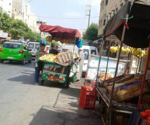 باعة متجولون يدنسون شارعا يحمل اسم الراحل”الحسن الثاني”بهوارة