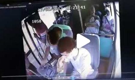 +فيديو:سائق حافلة يتعرض لسرقة بالعلالي تحت التهديد بالسلاح الأبيض +فيديو:سائق حافلة يتعرض لسرقة بالعلالي تحت التهديد بالسلاح الأبيض