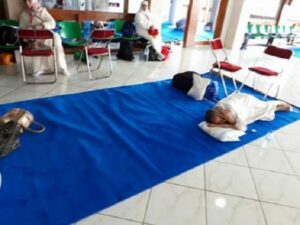 +فيديو:فضيحة … حجاج مغاربة عالقون بمكة بعد منح غرفهم لقطريين