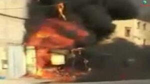 خطير بأيت ملول: نيران ملتهبة تحول محلا لإصلاح الدراجات إلى رماد، والمواطنون يلوذون بالفرار (+فيديو).