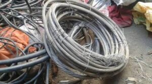 شرطة أيت ملول تداهم مستودعا سريا، وتحجز كميات هامة من أسلاك كهربائية وعدادات خاصة بالربط الكهربائي والماء الشروب.