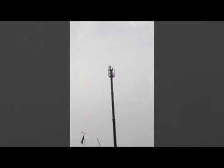 بائع سمك يهدد بالإنتحار من فوق لاقط هوائي بعد حجز سلعته بالهرهورة