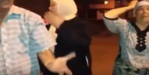 خطير و بالفيديو:عصابة خطيرة تقتحم منازل مواطنين بغرض اغتصاب فتياتهم