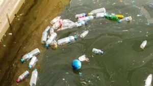 الأزبال تطوق عنق “مارينا” أكادير وسط استياء القاطنين و المرتادين