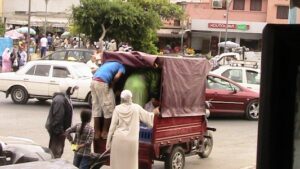 عااجل: حالة استنفار بأكادير بعد انتفاضة ب"التريبورتورات" و العربات لباعة متجولين. 6 q 9
