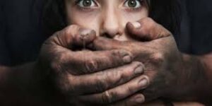 صادم... ضبط رجل ستيني يحاول اغتصاب طفلة لا تتجاوز 5 سنوات 8 téléchargement 2