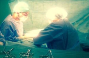 عملية تجميل فاشلة، تنهي حياة مغني شاب مشهور