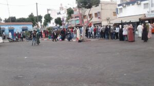 صفوف وانتظار بالساعات أمام مكاتب ألزا ، وطلبة وتلاميذ يستنجدون بالوالي حجي