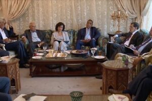 النقابات تجتمع بالعثماني و الزيادة في الأجور على رأس المطالب