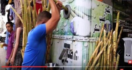 صاحب عربة لعصير قصب السكر بأكادير يرسل "أخاه في الحرفة" إلى المستعجلات في حالة حرجة.
