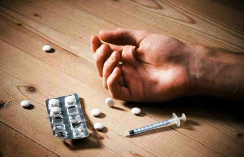 سابقة: جمعية بأكادير تقدم مساعداتها المدمنين