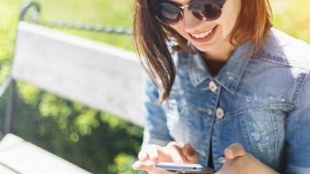 انتبه: 4 أشياء مريبة يسجلها عنك هاتفك النقال سرا.