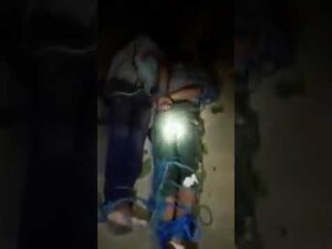 +فيديو : “شرع اليد” اعتقال لصين وتكبيلهما قبل تسليمهما للدرك