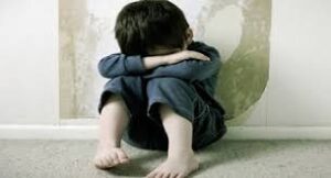 +فيديو: موجة غضب عارم بعد تبرئة خمسيني متهم باغتصاب طفل ذو 3 سنوات