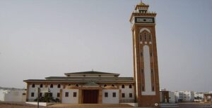 انتظار الإمام لقدوم عامل سيدي افني يتسبب في تأخير أداء صلاة الجمعة