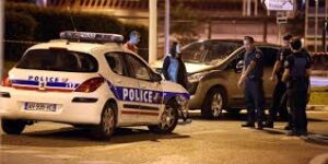 سيدة تعتدي بسائل "الأسيد" على سائحات أمريكيات بمارسيليا 12 téléchargé