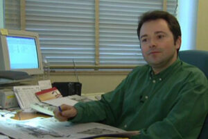 ملف الصحافي البلجيكي بطل “الصور البورنوغرافية” بأكادير يعود إلى الواجهة، و قرار صادم يستزف عائلات الضحايا