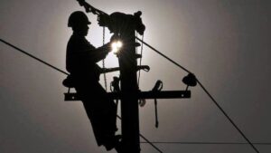 أكادير : مواطنون يتكبدون خسائر فادحة بسبب الارتفاع المفاجىء للتيار الكهربائي، و يطالبون بالتعويض.