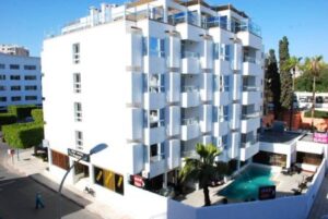 أكادير: حانتا فندق تثيران مخاوف السوسيين