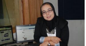 شاب يطارد باستمرار صحفية براديو بلوس أكادير.