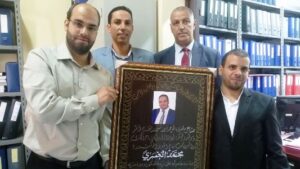 موظفو المحكمة الابتدائية بانزكان في التفاتة خاصة لزميل المهنة الحاصل على شهادة الدكتوراة من جامعة ابن زهر بأكادير