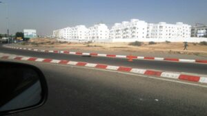 بالوعة مكشوفة تشكل خطرا على مستعملي بمدخل أكادير