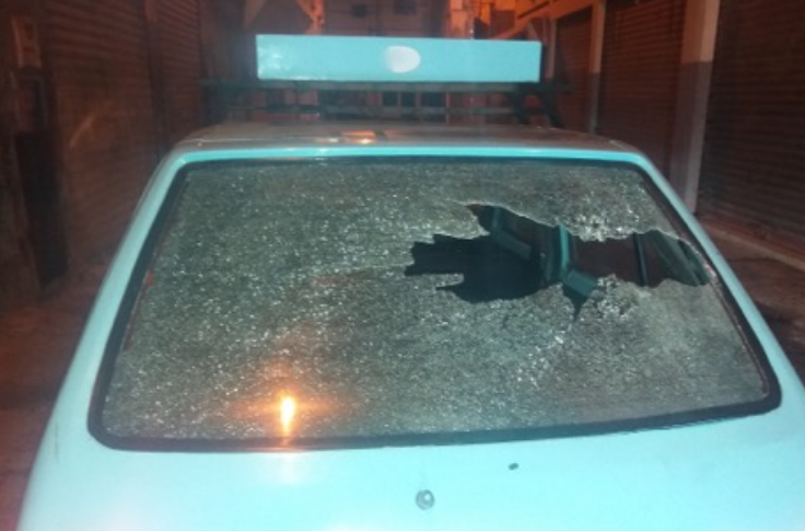 إنزكان: “سكير” يعربد ويهشم زجاج عدد من السيارات بالدشيرة، وعناصر الشرطة تعتقل المتهم.