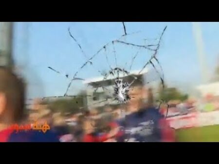 فيديو طريف - زياش يكسر كاميرا مصور صحافي برأسه