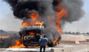 عاااجل: اندلاع نيران كثيفة في شاحنة وسط الطريق السيار أكادير مراكش يتسبب في قطع الطريق في وجه حركة المرور.