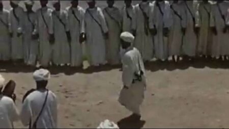 فيديو نادر يوضح كيف استقبل سكان أكادير الملك الراحل محمد الخامس سنة 1957