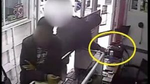 عملية سرقة في واضح النهار بمحل تجاري