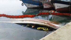 عاجل: غرق باخرتين الأولى بأكادير و الثانية بالداخلة، والحصيلة الأولية، فقدان بحار واحد، و إنقاد أزيد من 20 آخرين.