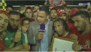 بالفيديو: فرحة الجماهير المغربية من أرضية الملعب بعد تأهل المنتخب لمونديال روسيا