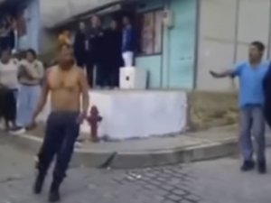 +فيديو: "بيهي" يحول حياة تجار ساحة السلام بأكادير إلى جحيم لا يطاق، ومطالب بالتدخل العاجل للإنصاف. 1 q 4