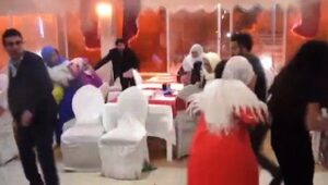 فوضى عارمة إثر اقتحام رجال شرطة لحفل عرس وسط فيلا بطريقة هوليودية وسط صدمة المدعويين
