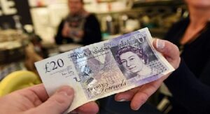 أمن أكادير يفشل مخطط 4 بريطانيين كانوا ينوون إغراق النوادي الليلية ب “مئات الباوندات” المزورة