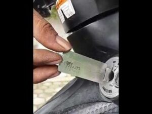 شاهد عملية سرقة الدرلجات النارية بطريقة جد محترفة رغم إقفالها