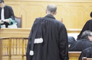 في خضم الاستعدادات لانتخابات هيئات المحامين، بأكادير والعيون .. إنزال للمحامين في أولى جلسات محاكمة المحامي معنف قاض