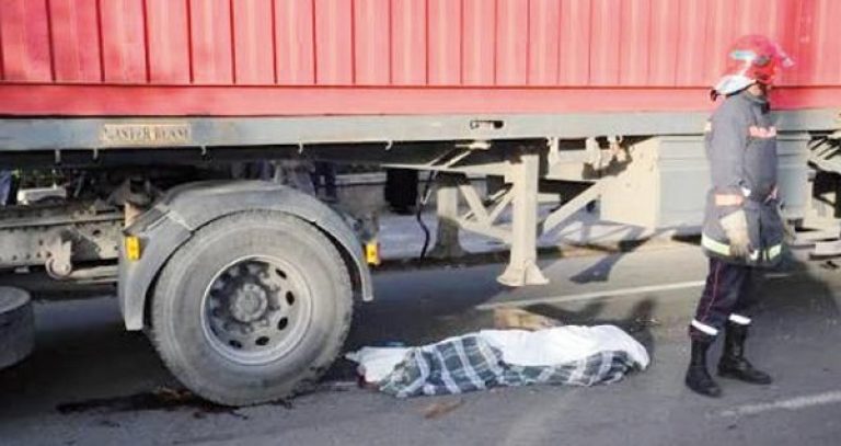 مأساة بإنزكان: شاحنة مجنونة تحول جسد متدرب شاب إلى أشلاء في مشهد مروع.