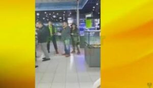 بدون بروتوكول:الملك محمد السادس و زوجته لالة سلمى يتجولان في رواق الطيور والسمك