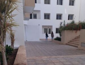 +صور: الدعارة المقننة بشقق “إيسلان” أكادير تحول حياة القاطنين إلى جحيم لا يطاق، ومتضررون يستنجدون.