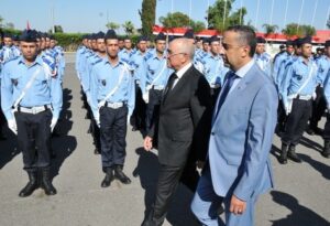 الإعتقال يطال 5 أفراد بزي الشرطة القديم وسط محل تلحيم “سودور”.