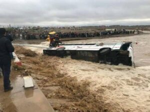 مصير سائق “حافلة تامنصورت”  التي جرفتها السيول بقنطرة وادي القصيب بتامنصورت