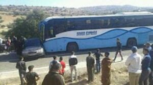 +فيديو: حادثة سير خطيرة بأكادير إثر اصطدام قوي لحافلة للمسافرين مع سيارة خفيفة، و رياضيون ينجون من الحادث.