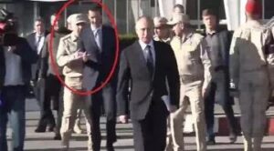 شوهة : شاهد كيف أهان ضابط روسي الأسد أمام الرئيس الروسي