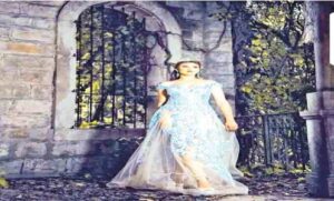 ملكة حسناوات العرب في العالم تخلق الجدل بأكادير، وتنسحب من حفل تسليم التاج.