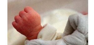 امرأة تلد طفلا بعد عشرة أيام على وفاتها و االاكتشاف تم قبل يوم من الدفن