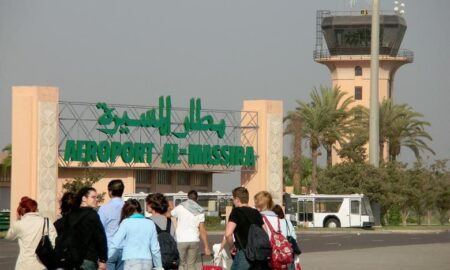 مسافرون عالقون ببوابة مطار أكادير المسيرة و وكالة الأسفار في قفص الاتهام